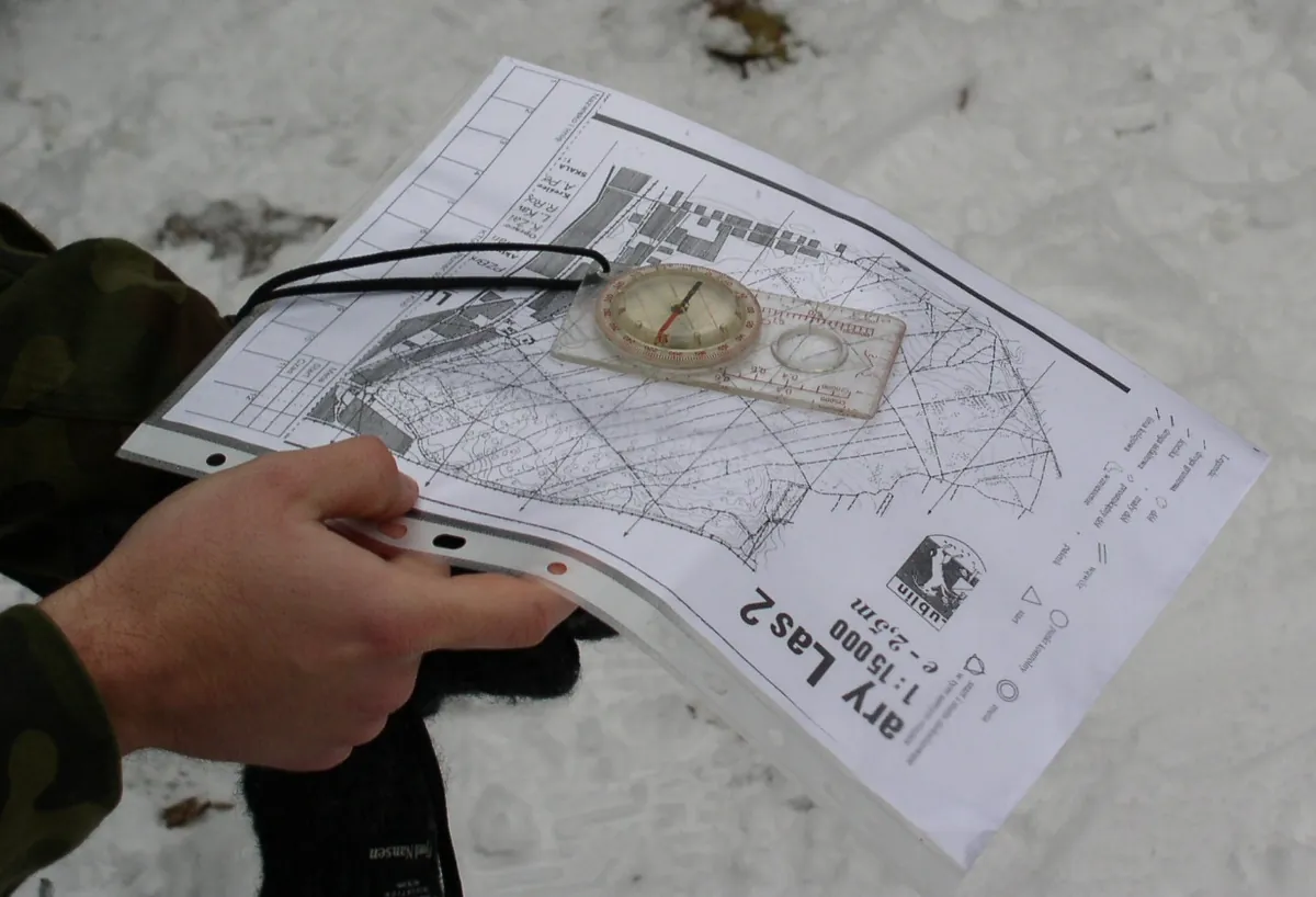 An orienteering map with contour lines and paths